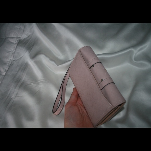 pale pink guess wallet - Picture 6 of 6